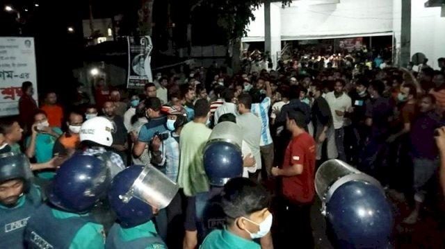 পুলিশ-আওয়ামী লীগ সংঘর্ষ, ‘মেয়র-ওসিসহ গুলিবিদ্ধ ৩০’