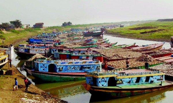 নাব্য সংকট, নদীতে আটকে সাত শতাধিক বাল্কহেড