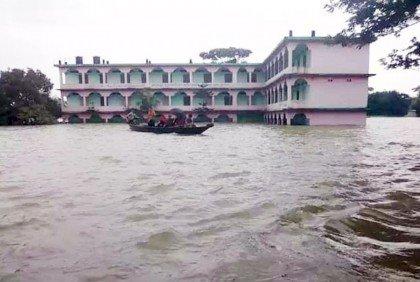 সদর উপজেলায় বন্যার পানিতে তলিয়ে যুবক নিখোঁজ