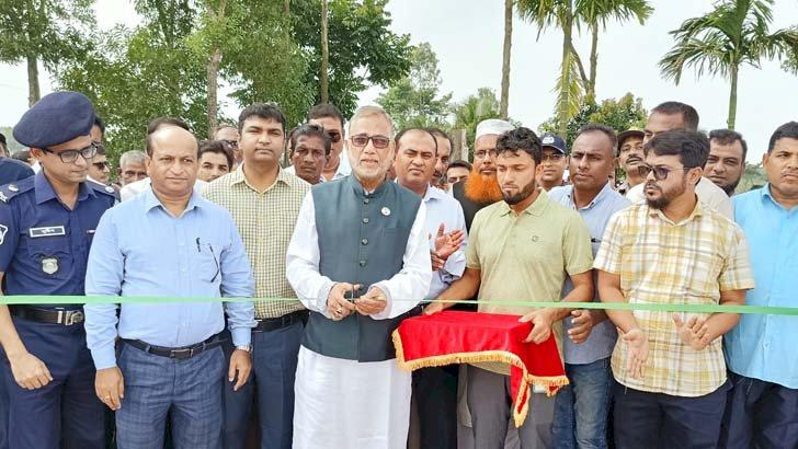 যেকোনো মূল্যে টিলা-পাহাড় কাটা বন্ধ করতে হবে: বনমন্ত্রী